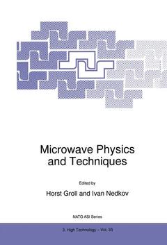 Couverture de l’ouvrage Microwave Physics and Techniques