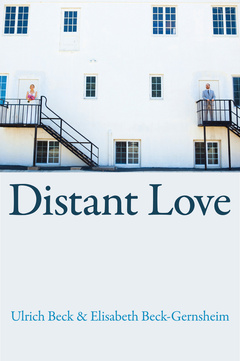 Couverture de l’ouvrage Distant Love