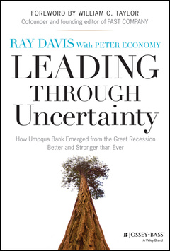 Couverture de l’ouvrage Leading Through Uncertainty