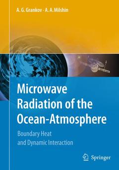 Couverture de l’ouvrage Microwave radiation of the oceanatmopshere: boundary heat & dynamic interaction