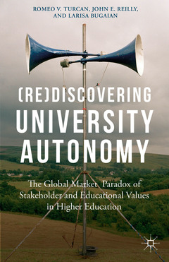 Couverture de l’ouvrage (Re)Discovering University Autonomy