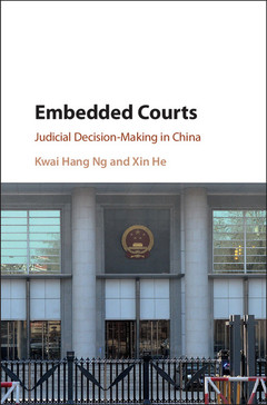 Couverture de l’ouvrage Embedded Courts
