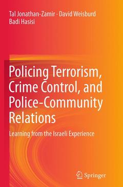 Couverture de l’ouvrage Policing Terrorism, Crime Control, and Police-Community Relations