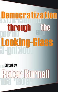 Couverture de l’ouvrage Democratization Through the Looking-glass