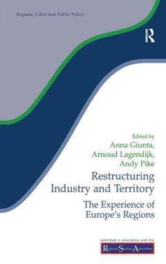 Couverture de l’ouvrage Restructuring Industry and Territory