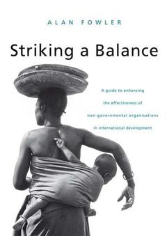 Couverture de l’ouvrage Striking a Balance