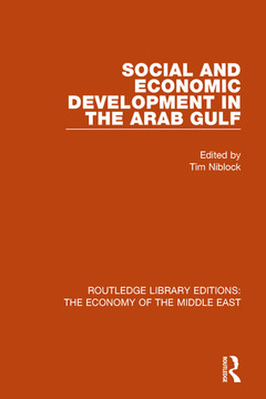 Couverture de l’ouvrage Social and Economic Development in the Arab Gulf (RLE Economy of Middle East)
