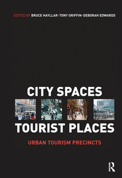 Couverture de l’ouvrage City Spaces - Tourist Places