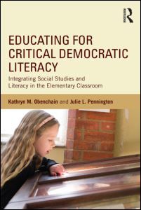 Couverture de l’ouvrage Educating for Critical Democratic Literacy