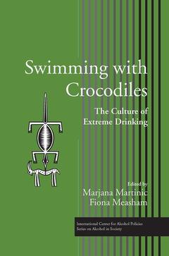Couverture de l’ouvrage Swimming with Crocodiles