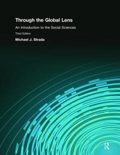 Couverture de l’ouvrage Through the Global Lens