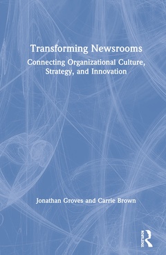 Couverture de l’ouvrage Transforming Newsrooms