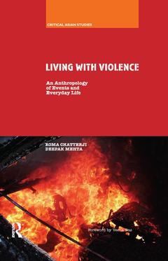 Couverture de l’ouvrage Living With Violence