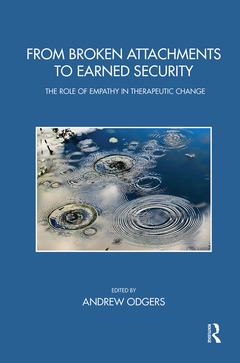 Couverture de l’ouvrage From Broken Attachments to Earned Security