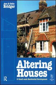 Couverture de l’ouvrage Altering Houses and Small Scale Residential Developments