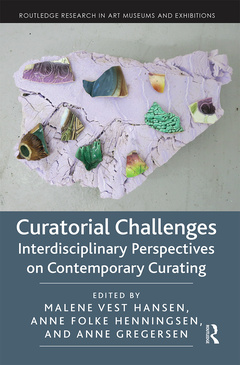 Couverture de l’ouvrage Curatorial Challenges