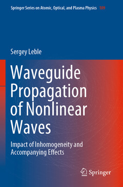 Couverture de l’ouvrage Waveguide Propagation of Nonlinear Waves