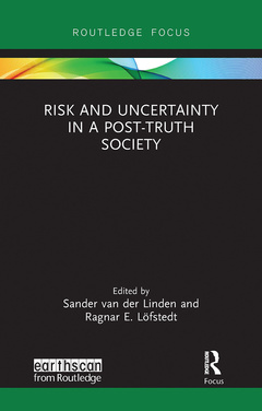 Couverture de l’ouvrage Risk and Uncertainty in a Post-Truth Society