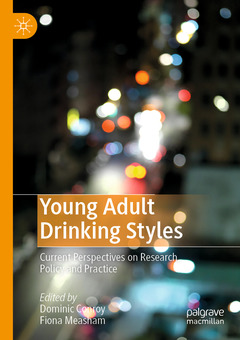 Couverture de l’ouvrage Young Adult Drinking Styles