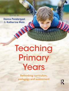 Couverture de l’ouvrage Teaching Primary Years