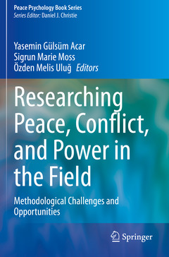 Couverture de l’ouvrage Researching Peace, Conflict, and Power in the Field