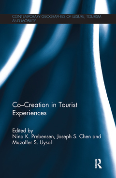 Couverture de l’ouvrage Co - Creation in Tourist Experiences