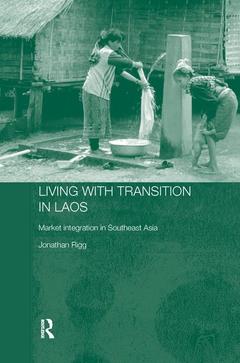 Couverture de l’ouvrage Living with Transition in Laos
