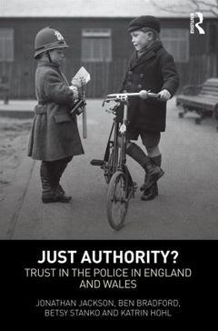 Couverture de l’ouvrage Just Authority?