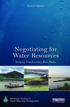 Couverture de l’ouvrage Negotiating for Water Resources