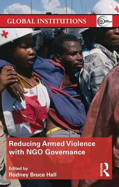 Couverture de l’ouvrage Reducing Armed Violence with NGO Governance