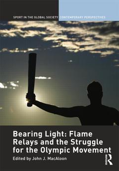 Couverture de l’ouvrage Bearing Light: Flame Relays and the Struggle for the Olympic Movement