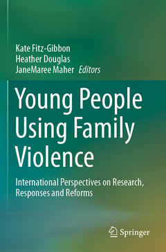 Couverture de l’ouvrage Young People Using Family Violence