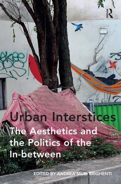 Couverture de l’ouvrage Urban Interstices: The Aesthetics and the Politics of the In-between