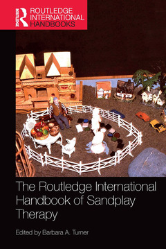 Couverture de l’ouvrage The Routledge International Handbook of Sandplay Therapy