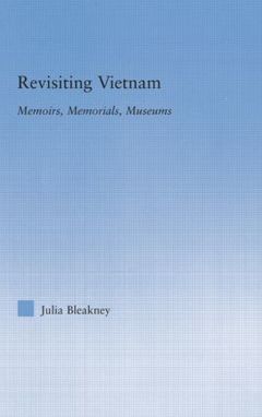 Couverture de l’ouvrage Revisiting Vietnam