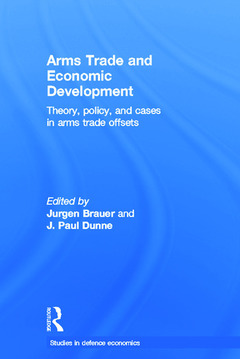 Couverture de l’ouvrage Arms Trade and Economic Development