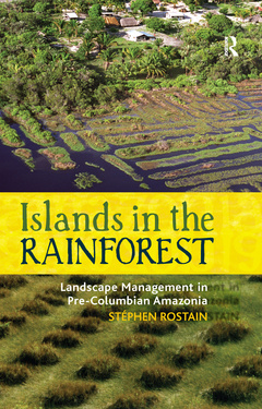 Couverture de l’ouvrage Islands in the Rainforest