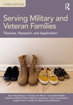 Couverture de l’ouvrage Serving Military and Veteran Families