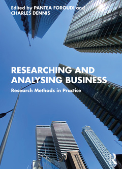 Couverture de l’ouvrage Researching and Analysing Business