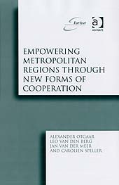 Couverture de l’ouvrage Empowering Metropolitan Regions Through New Forms of Cooperation