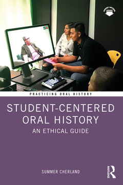 Couverture de l’ouvrage Student-Centered Oral History
