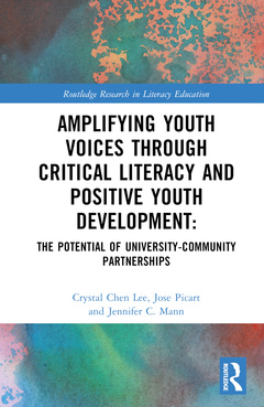 Couverture de l’ouvrage Amplifying Youth Voices through Critical Literacy and Positive Youth Development