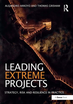 Couverture de l’ouvrage Leading Extreme Projects