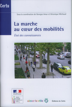 Couverture de l’ouvrage La marche au coeur des mobilités. État des connaissances (Débats CERTU N° 69)