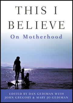 Couverture de l’ouvrage This i believe: on motherhood (hardback)