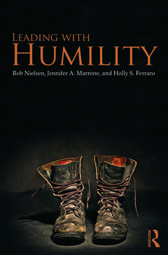 Couverture de l’ouvrage Leading with Humility