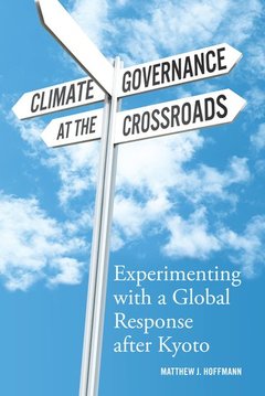 Couverture de l’ouvrage Climate Governance at the Crossroads